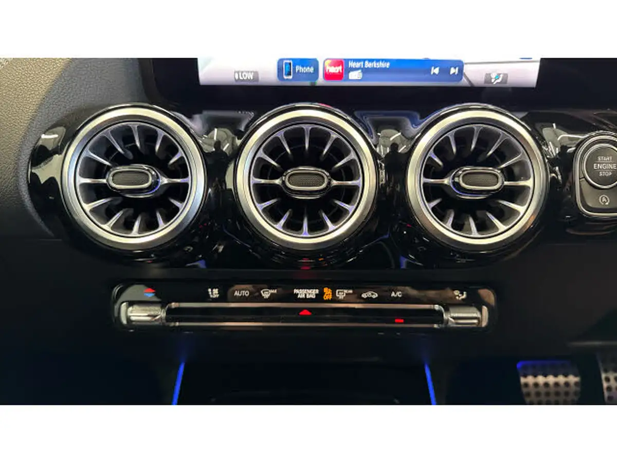 2024-mercedes-benz-gla-class-13-gla-200-amg-line-executive-big-33