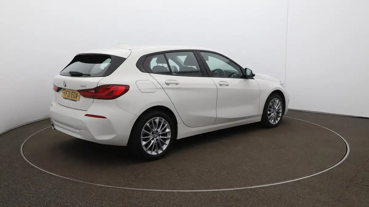 2021-bmw-1-series-15-118i-se-lcp-dct-big-53