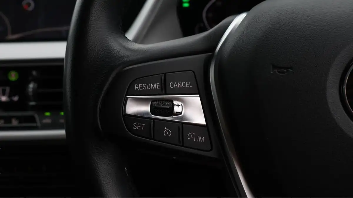 2021-bmw-1-series-15-118i-se-lcp-dct-big-25