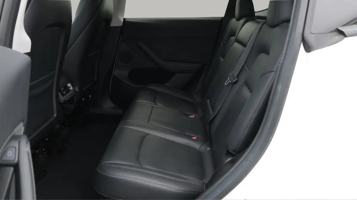 2022-tesla-model-y-e-long-range-big-16