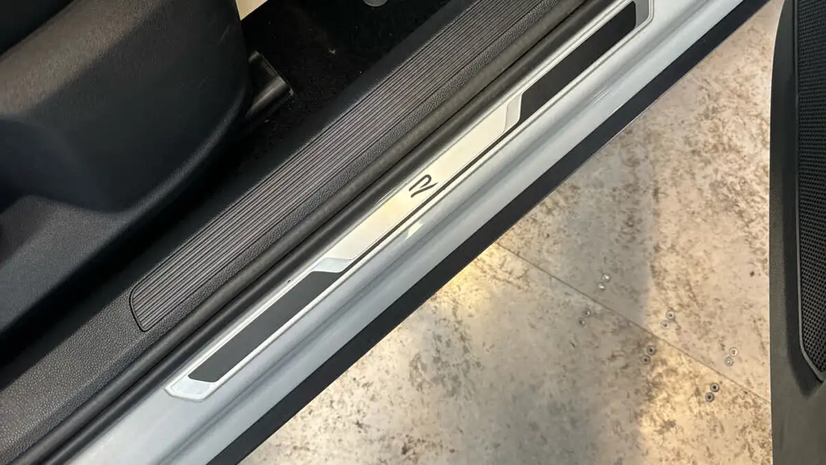 2021-volkswagen-t-roc-20-tsi-r-big-29