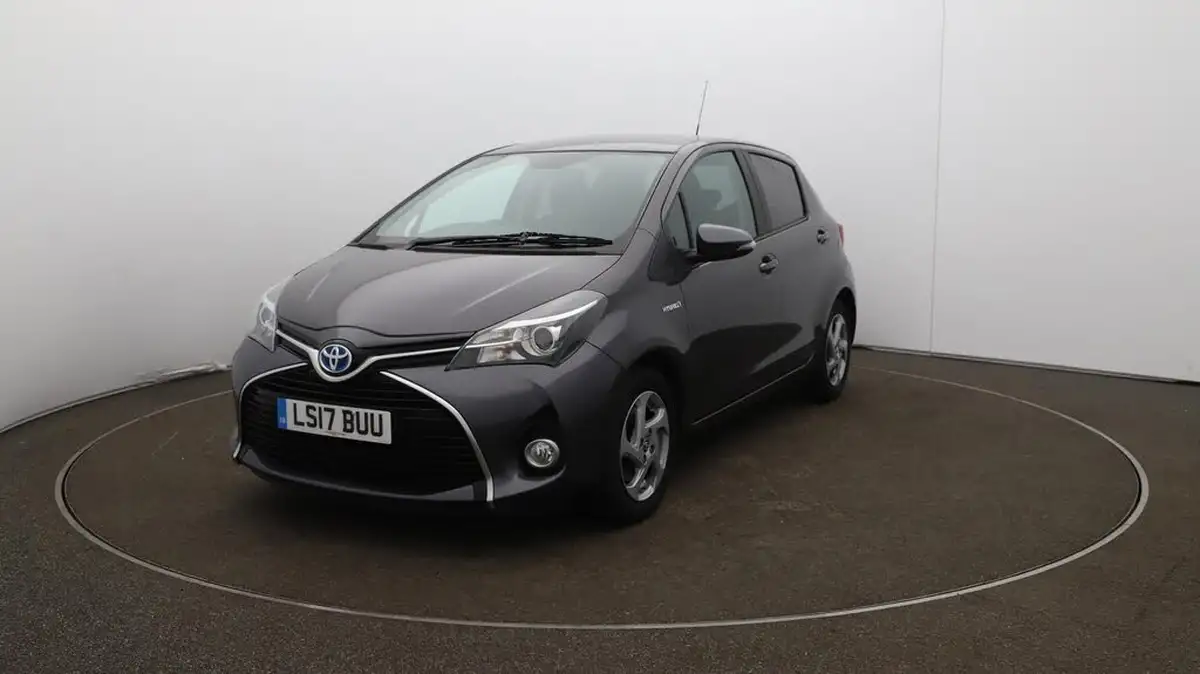 2017-toyota-yaris-15-vvt-i-icon-hybrid-big-37