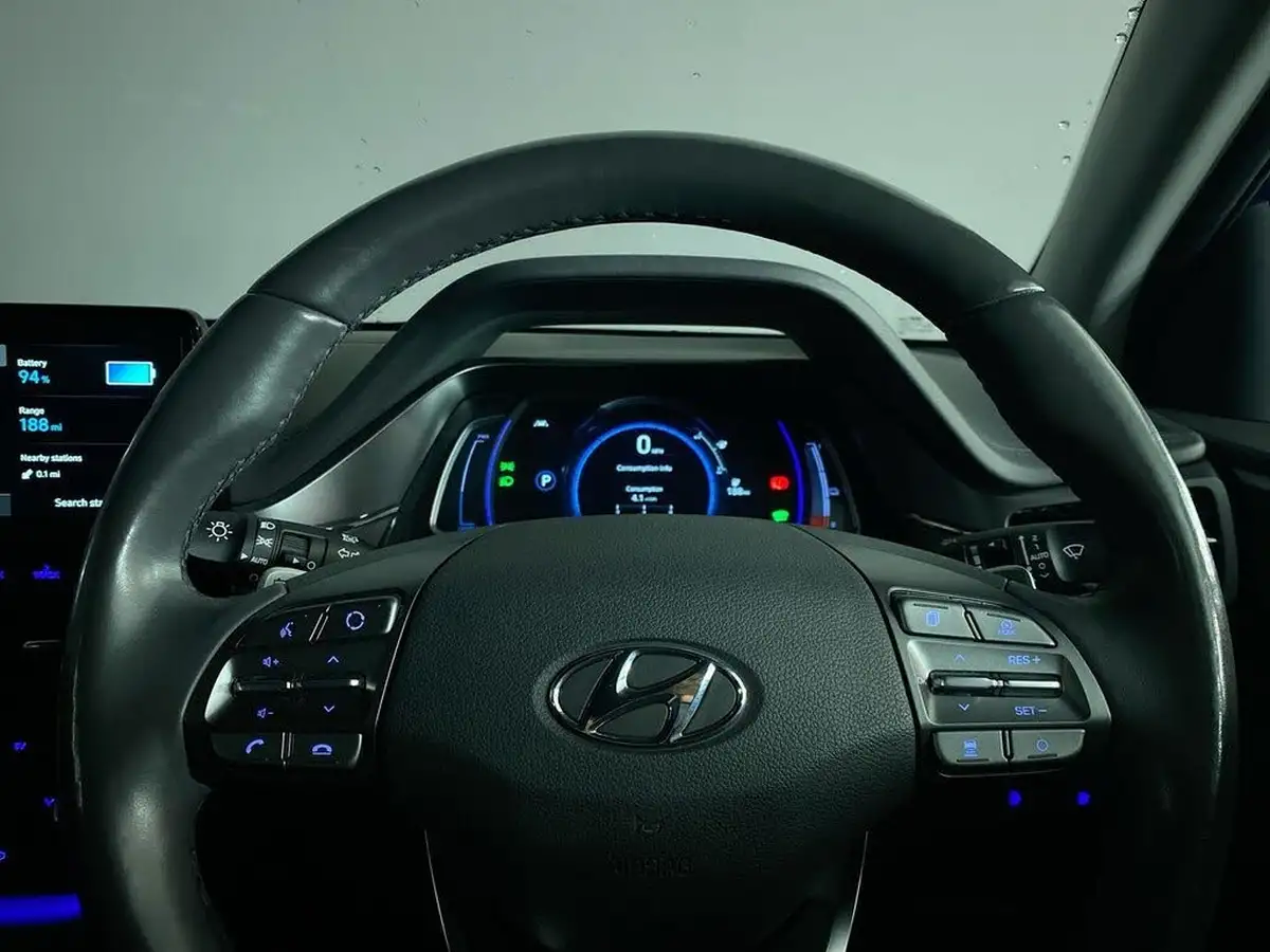 2021-hyundai-ioniq-e-premium-se-electric-100kw-big-21