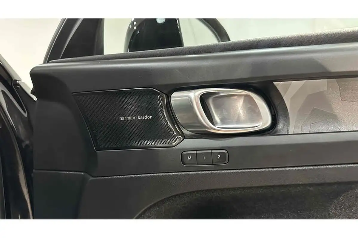 2022-volvo-c40-e-twin-recharge-pro-big-39