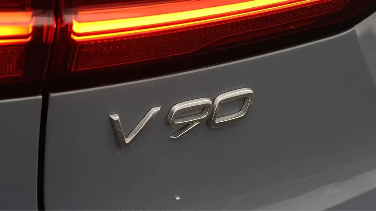 2022-volvo-v90-20td-b4-r-design-big-20