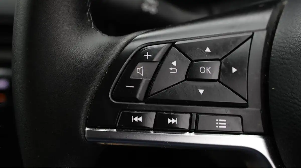 2024-nissan-juke-10-dig-t-n-connecta-big-36