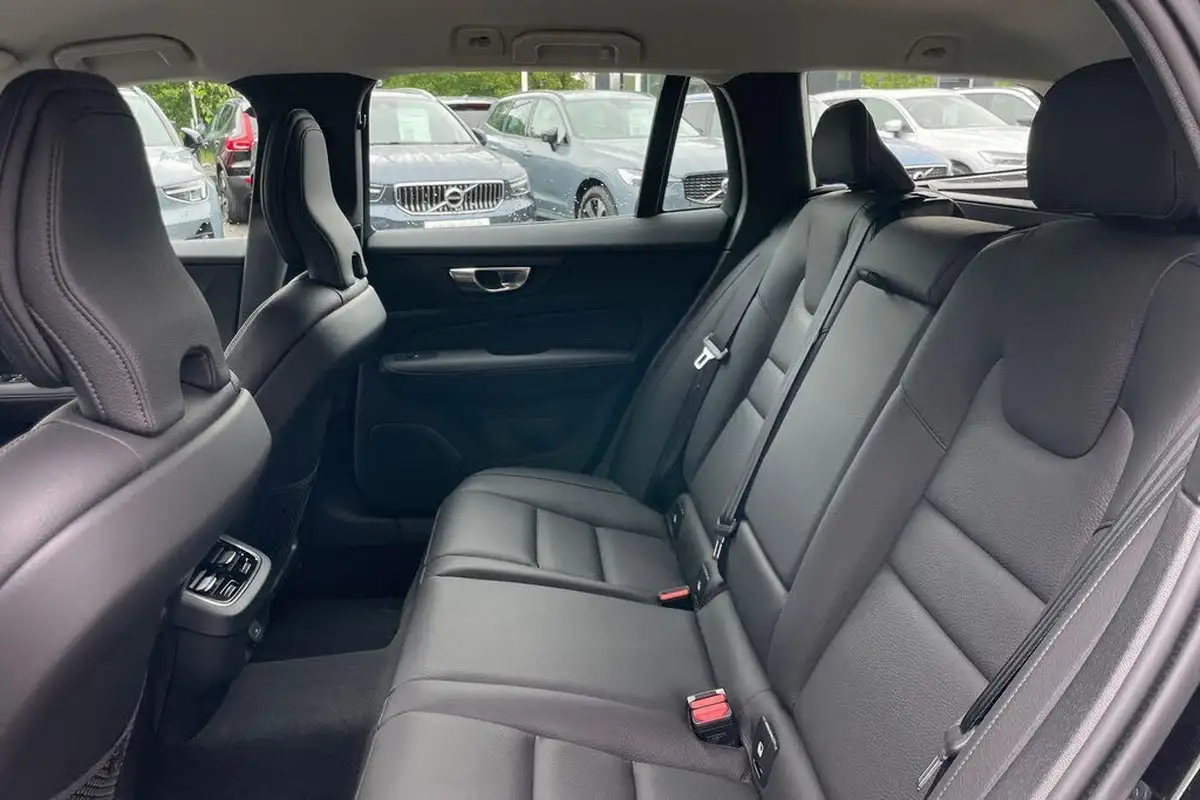 2025-volvo-v60-20-b4-plus-station-wagon-big-28