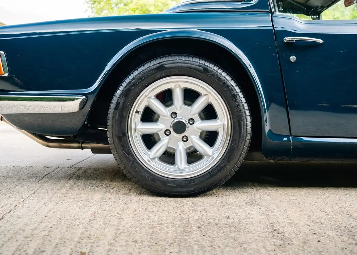 1973-triumph-tr6-roadster-rwd-big-45