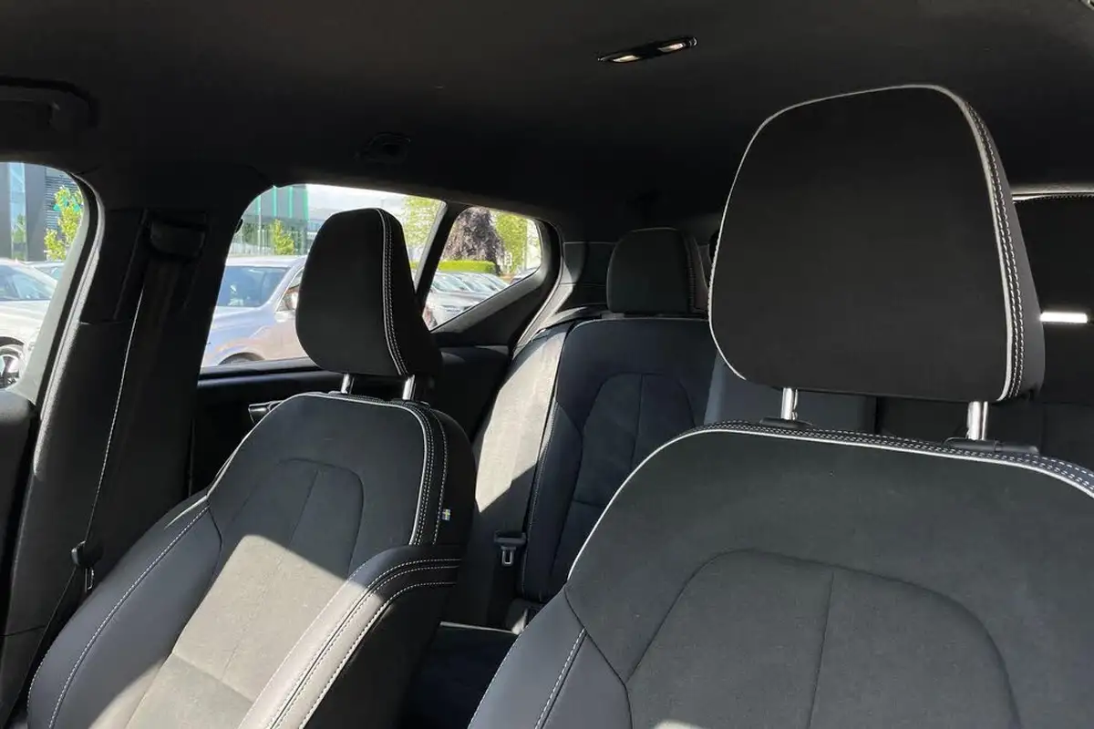 2024-volvo-xc40-20-b3-plus-big-28