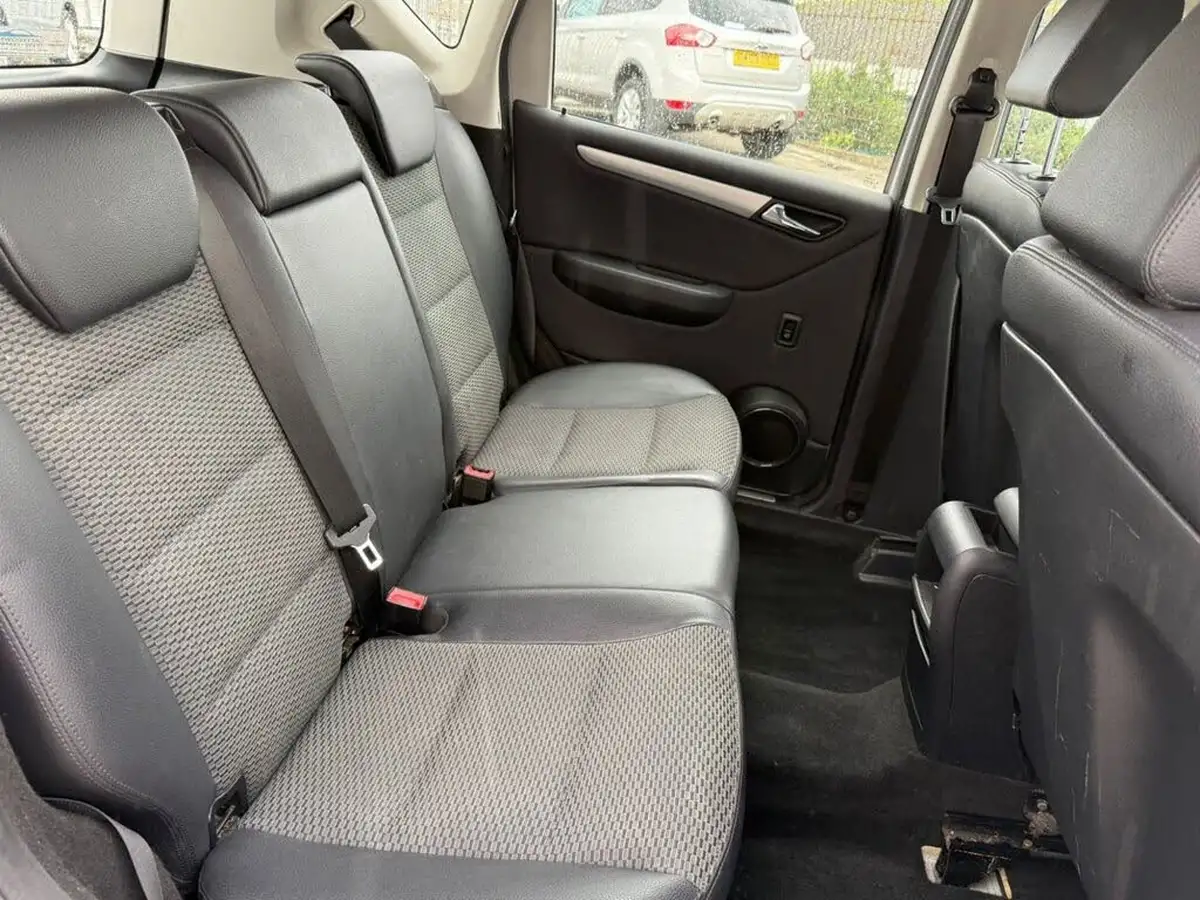2012-mercedes-benz-a-class-20td-a180-avantgarde-se-cvt-big-11