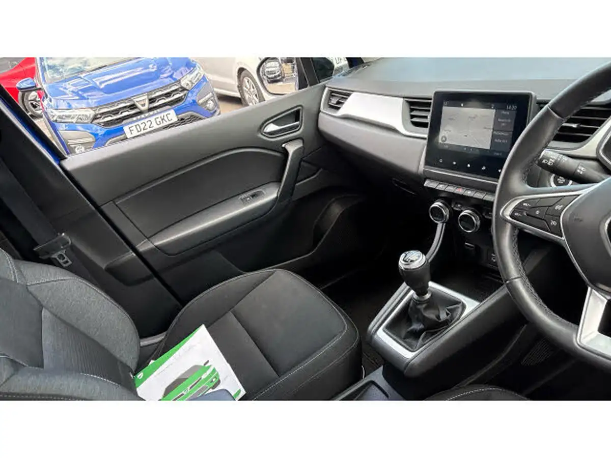 2021-renault-captur-13-tce-iconic-140ps-big-13