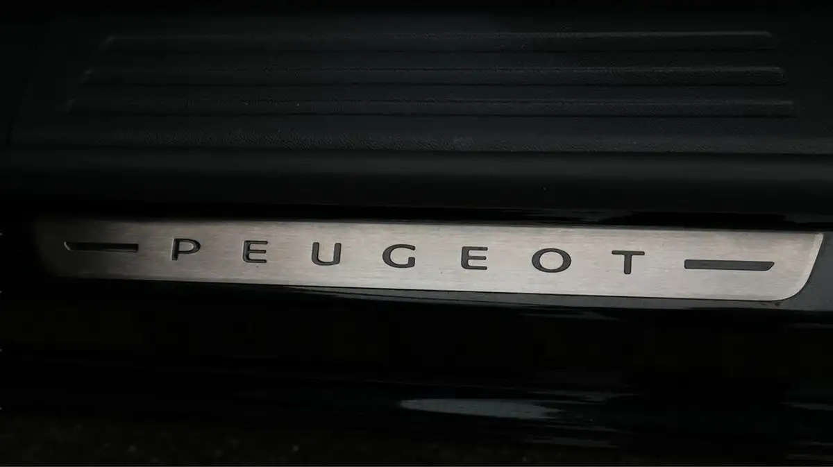 2022-peugeot-2008-suv-12-puretech-gt-big-20