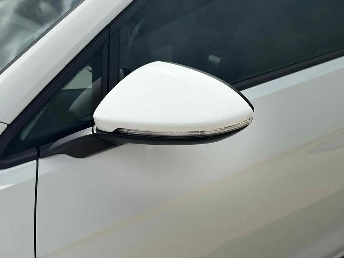 2015-volkswagen-golf-14-match-5d-big-11