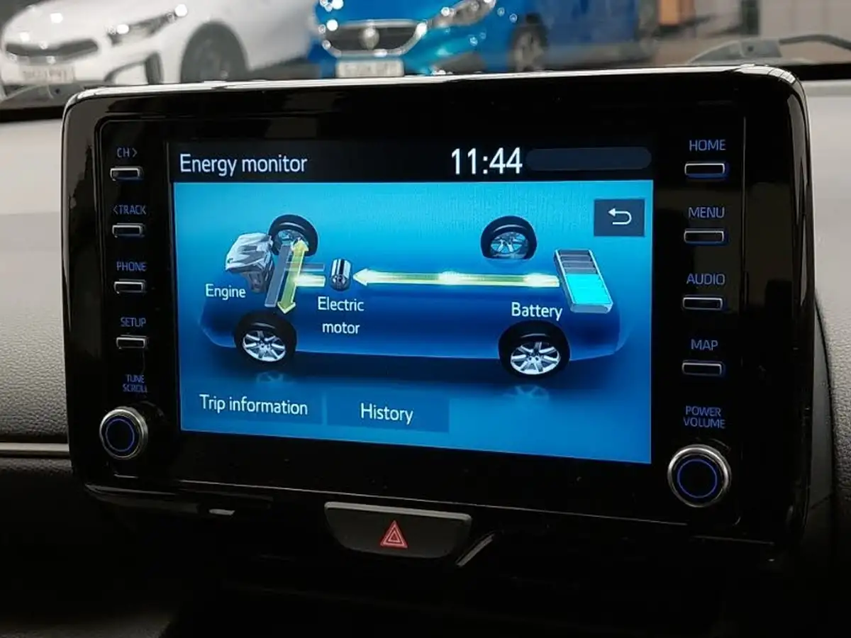 2022-toyota-yaris-cross-15-vvt-i-design-big-16