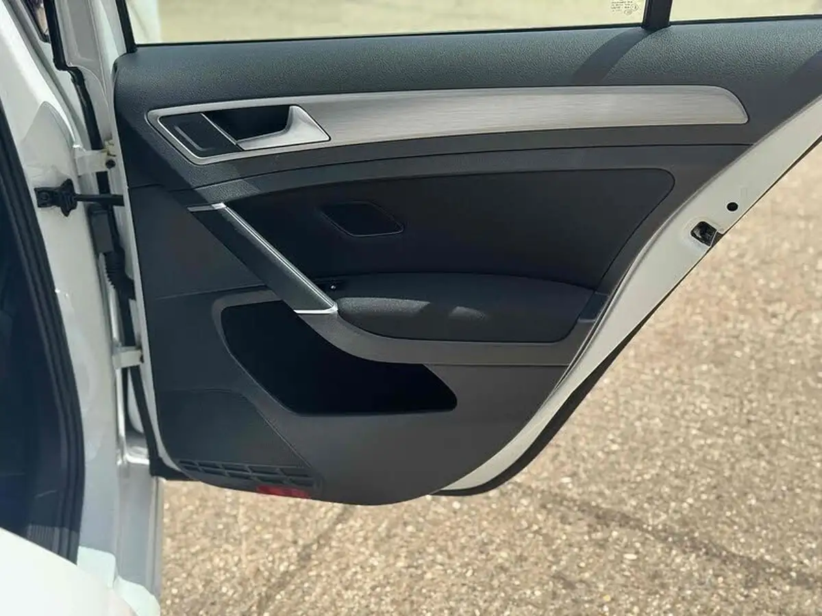 2015-volkswagen-golf-14-match-5d-big-35