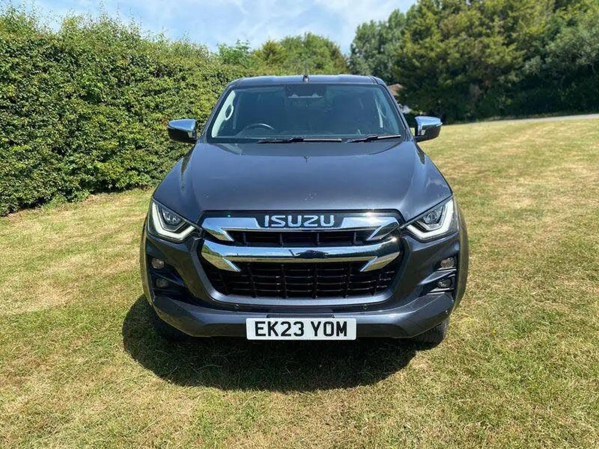 2023-isuzu-d-max-19td-dl40-big-1