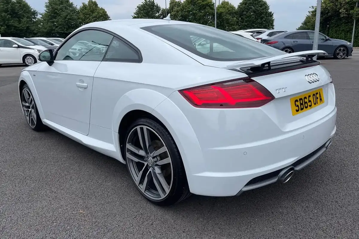 2015-audi-tt-coupe-20-tdi-s-line-big-29