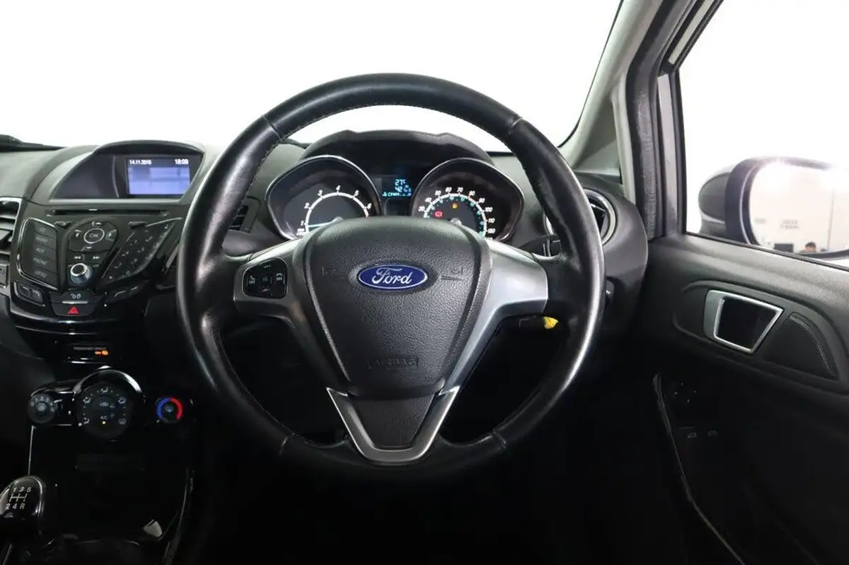 2016-ford-fiesta-125-zetec-5d-big-31