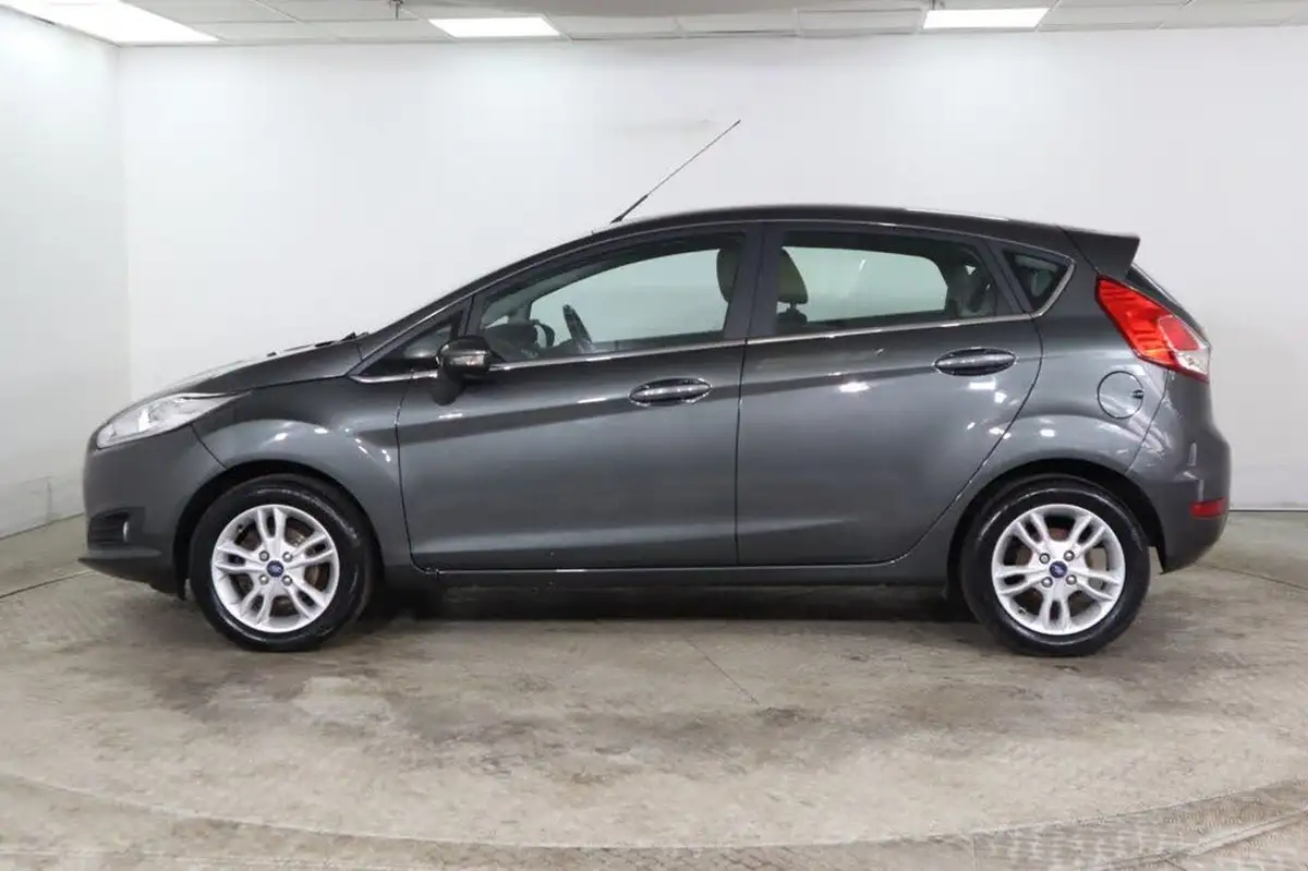 2016-ford-fiesta-125-zetec-5d-big-7