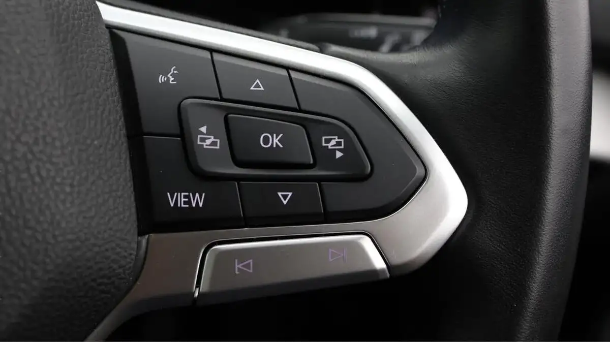2020-volkswagen-golf-15-tsi-life-150ps-hatchback-big-22