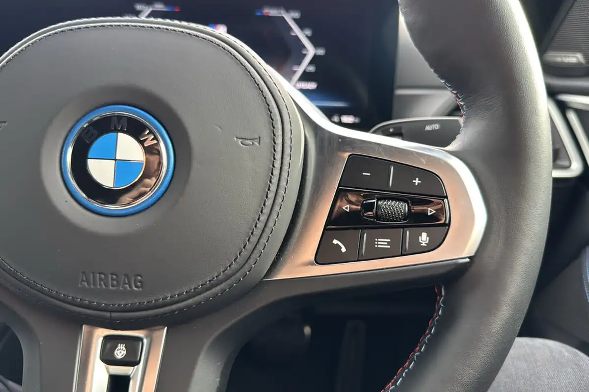 2024-bmw-i4-e-m50-big-17
