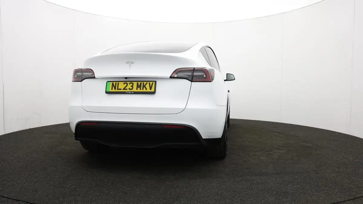 2023-tesla-model-y-e-rwd-big-79
