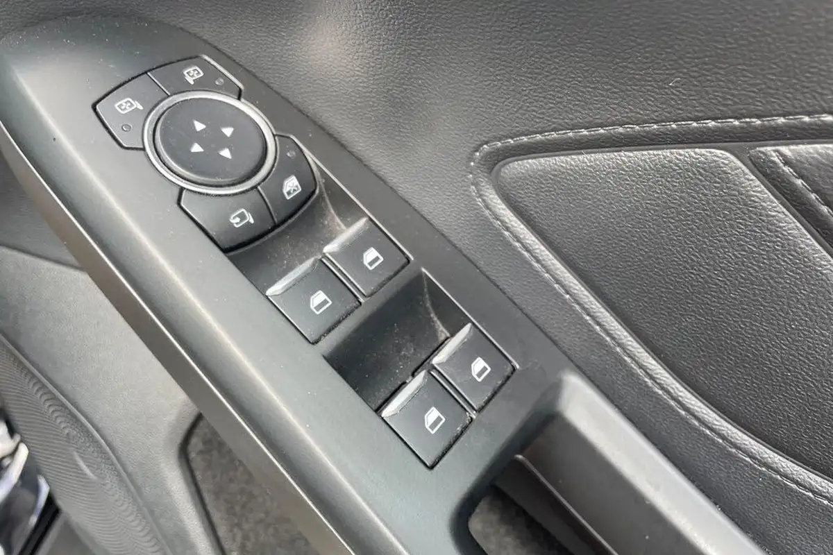 2020-ford-focus-big-19