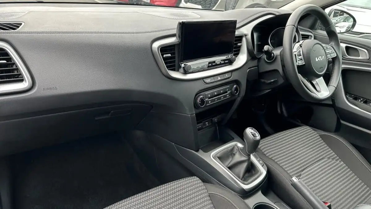 2024-kia-ceed-15-t-gdi-2-138bhp-sportswagon-big-2