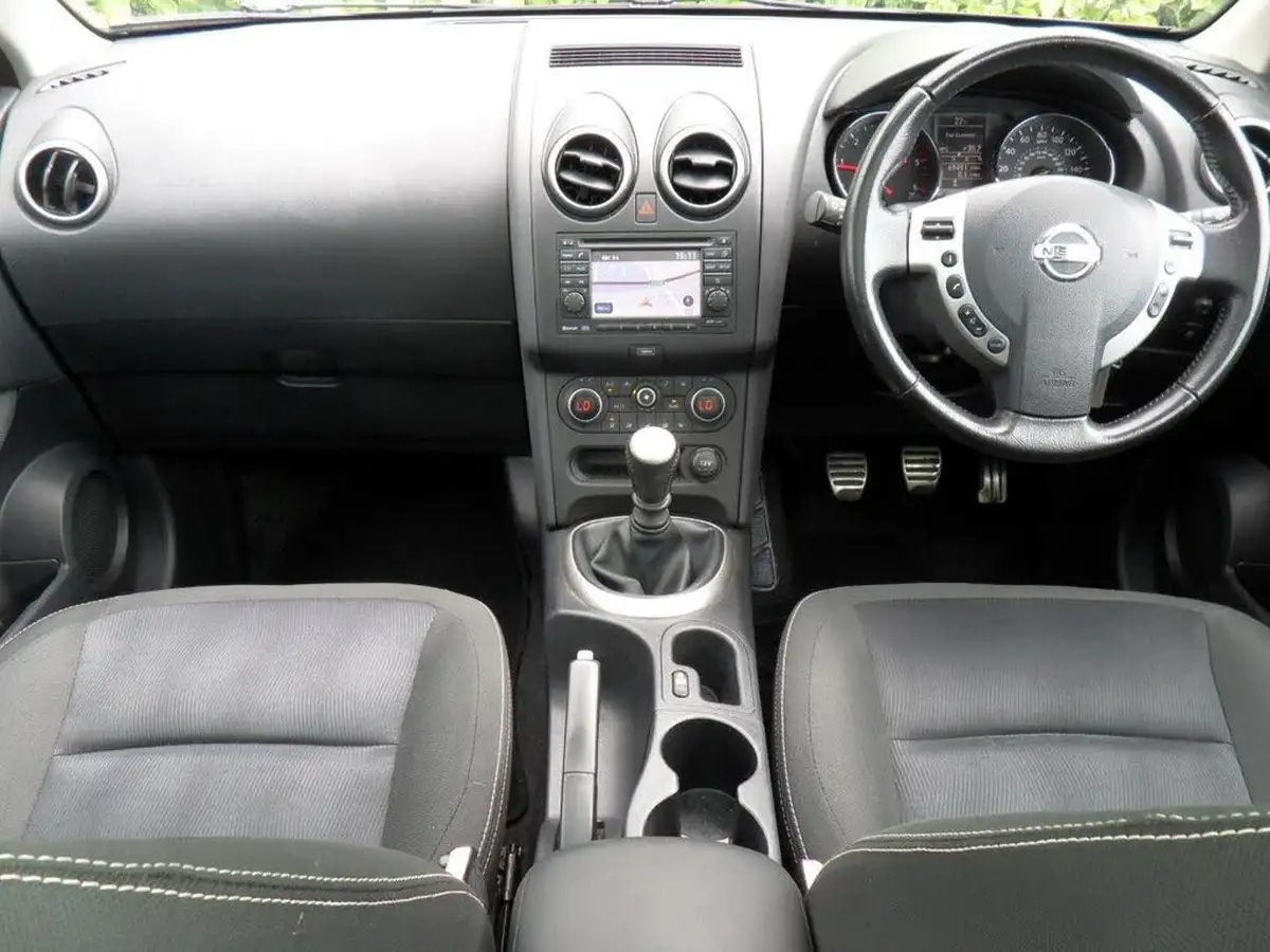 2012-nissan-qashqai-15td-n-tec-big-54
