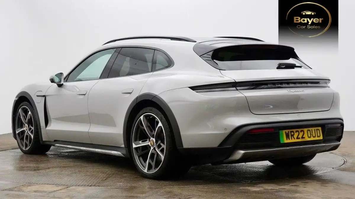 2022-porsche-taycan-e-4-cross-turismo-big-2