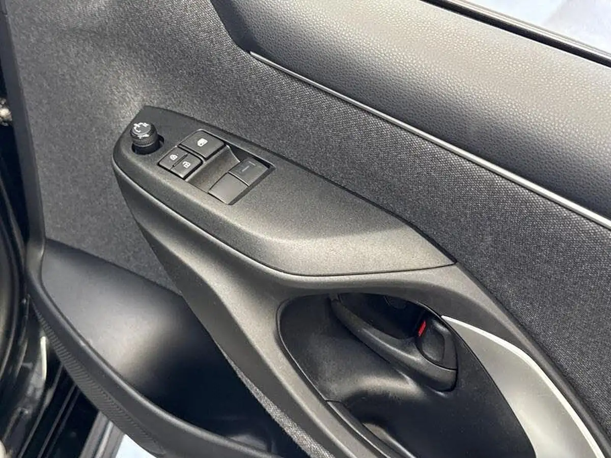 2021-toyota-yaris-15-vvt-i-icon-114bhp-hybrid-1490cc-e-cvt-big-16