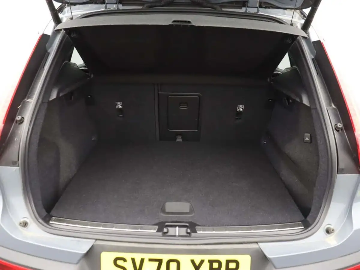 2020-volvo-xc40-15-t3-r-design-pro-big-16