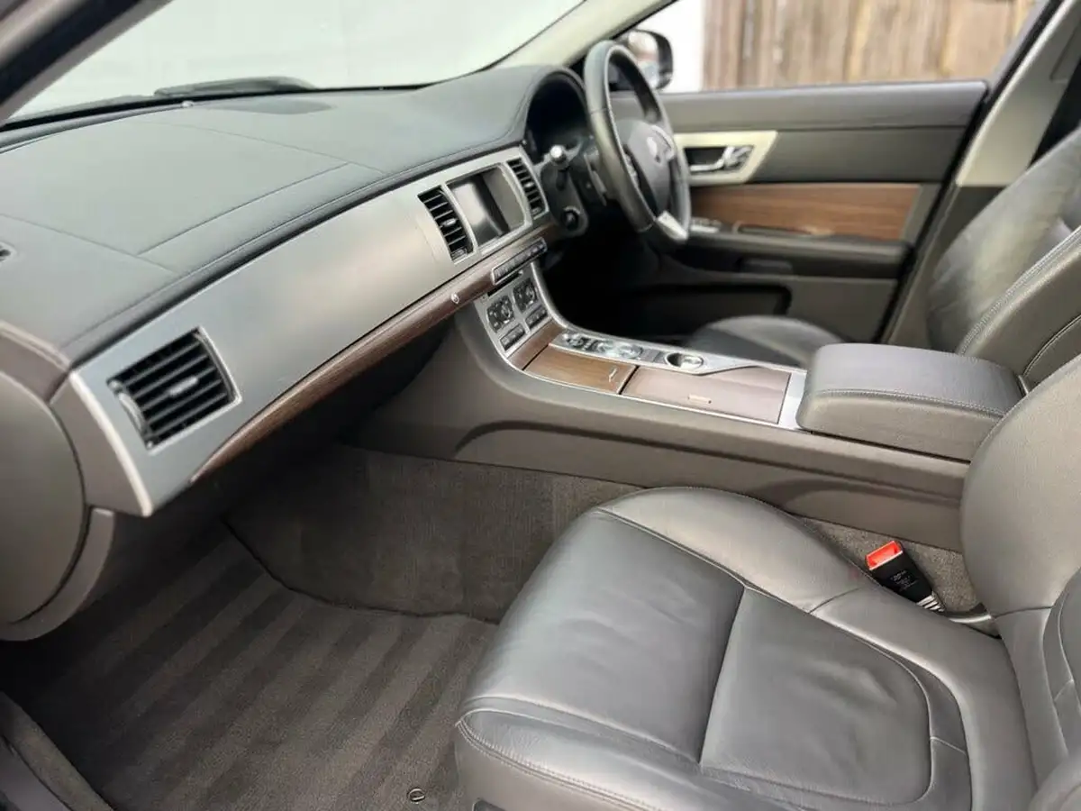 2015-jaguar-xf-22td-luxury-200ps-saloon-4d-big-23