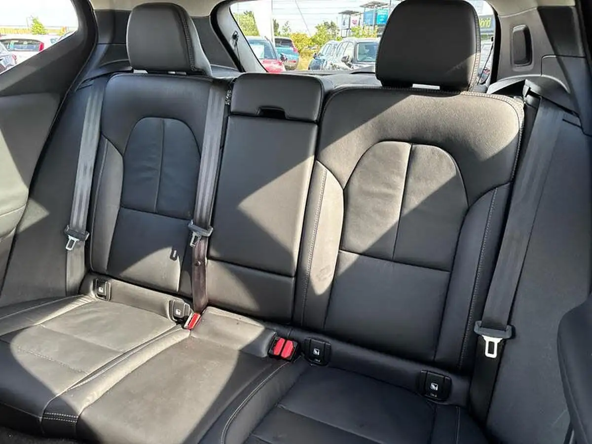 2022-volvo-xc40-20-b4-ultimate-big-8