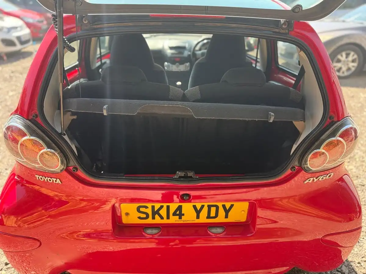 2014-toyota-aygo-10-move-5d-big-10