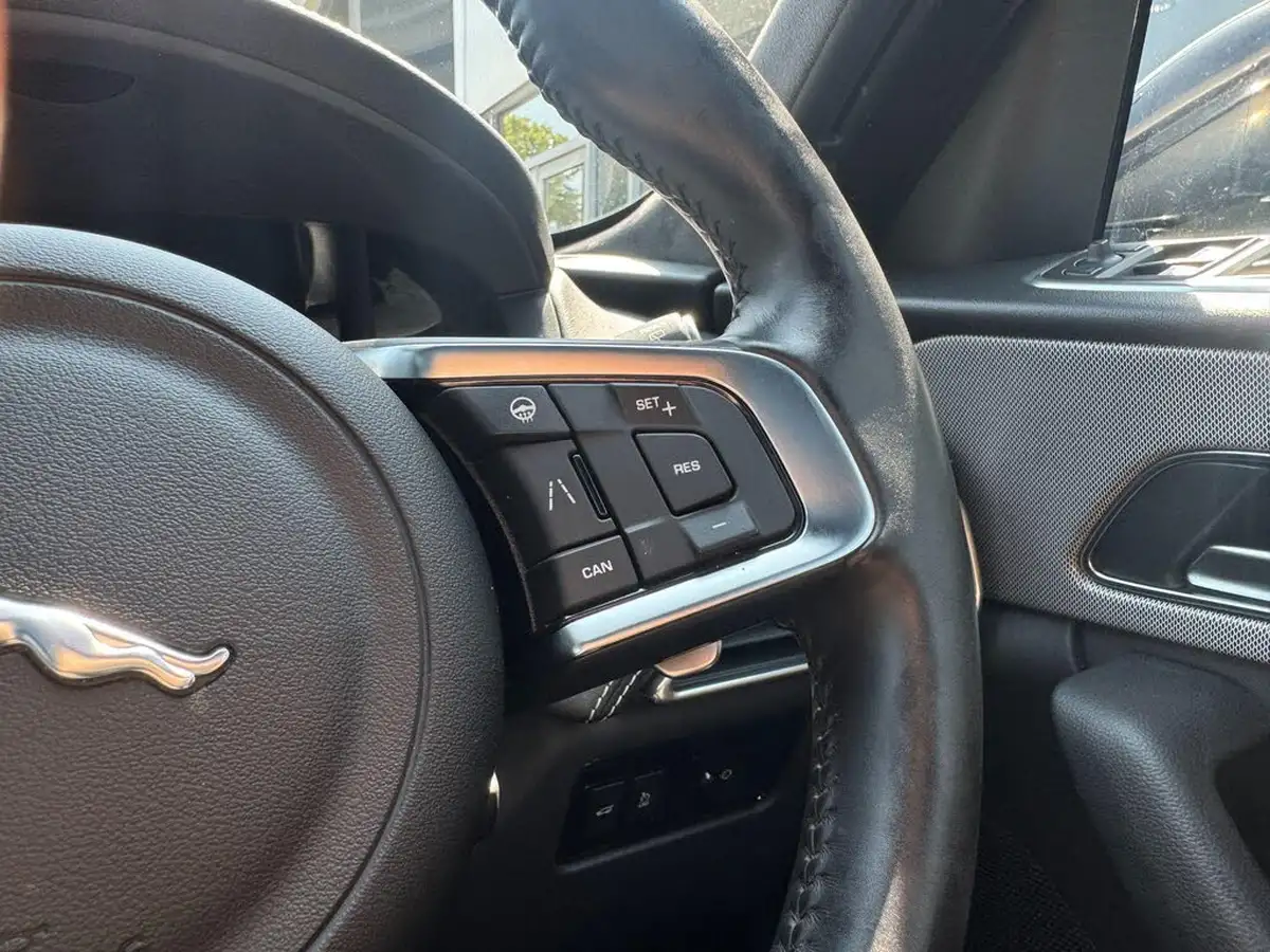 2020-jaguar-f-pace-20-i4d-chequered-flag-180ps-big-22