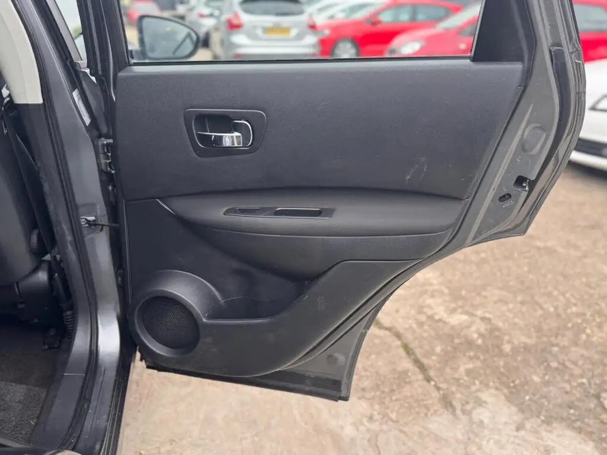 2012-nissan-qashqai-16-acenta-big-27