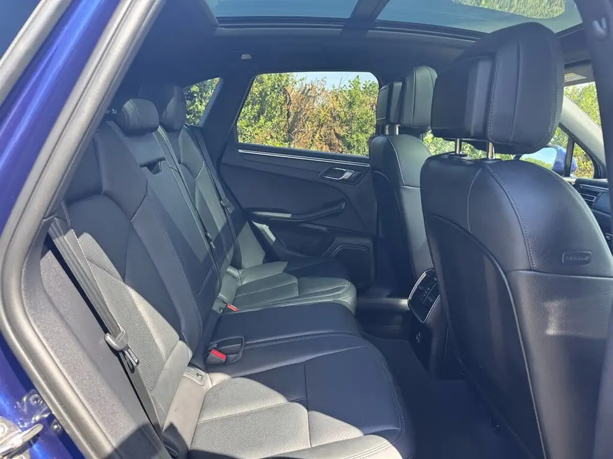 2023-porsche-macan-20-big-14