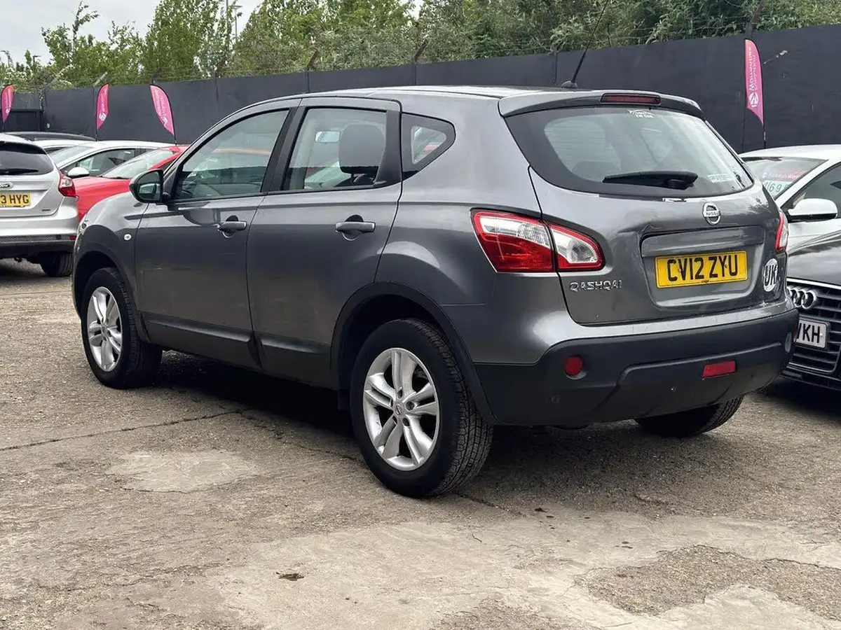 2012-nissan-qashqai-16-acenta-big-3