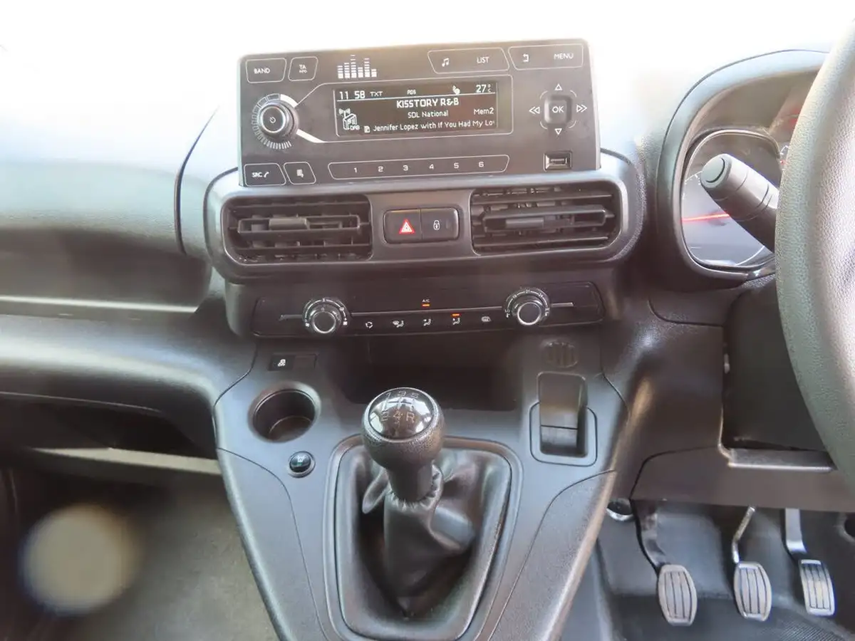 2020-vauxhall-combo-15cdti-sportive-2300-100pseu6d-t-l2h1-crewcab-big-43