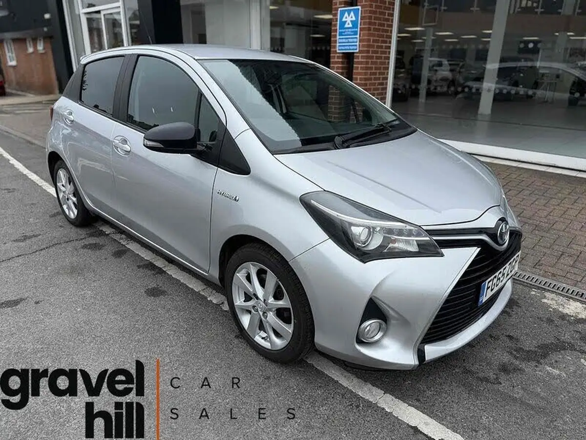 2015-toyota-yaris-15-vvt-i-sport-hybrid-big-0