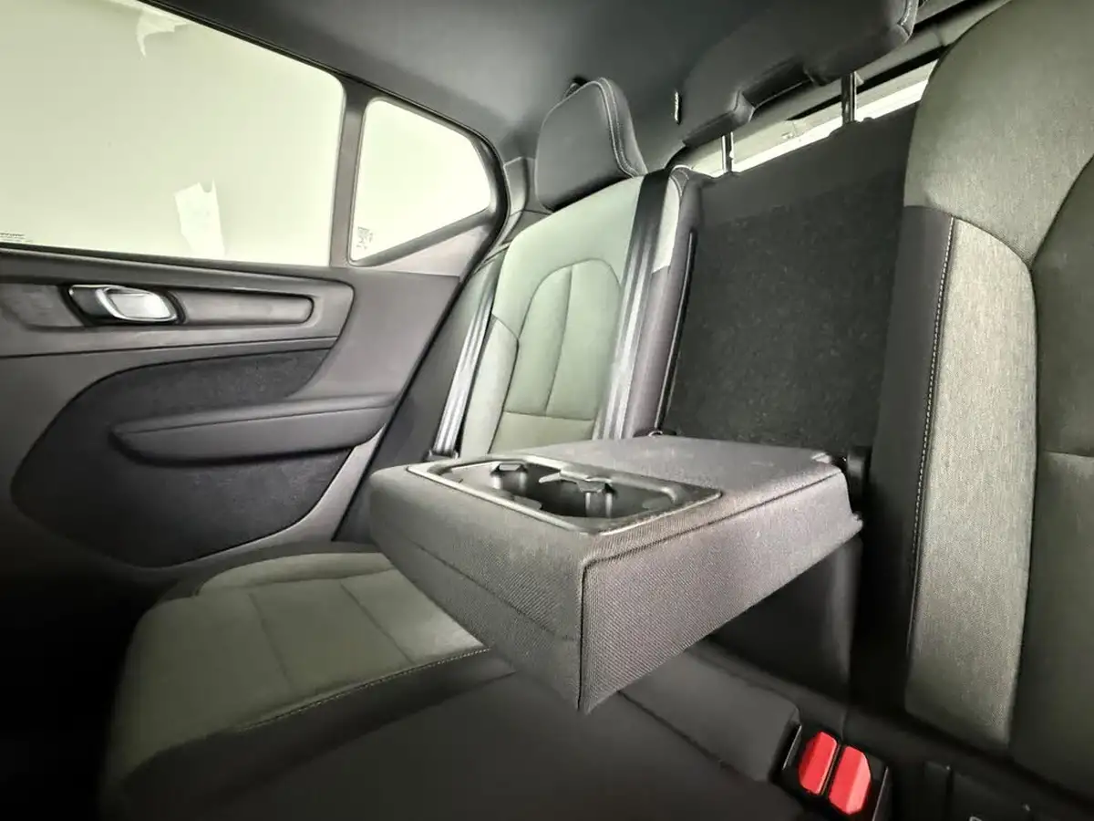2021-volvo-xc40-15-t3-momentum-161bhp-big-17