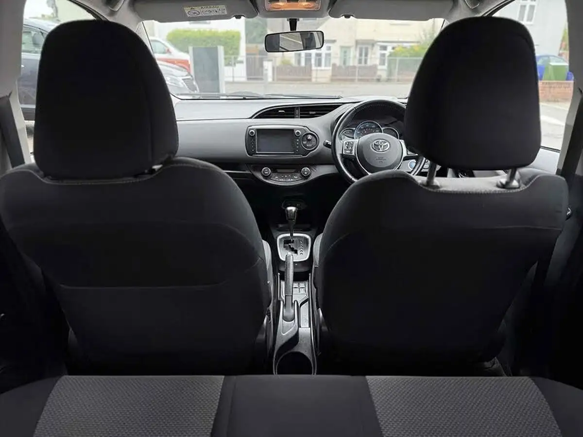 2015-toyota-yaris-15-vvt-i-sport-hybrid-big-24