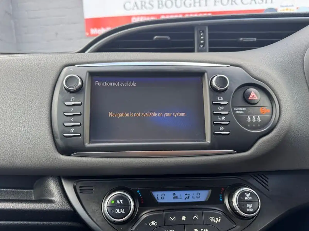 2018-toyota-yaris-15-vvt-i-icon-navi-hybrid-big-24