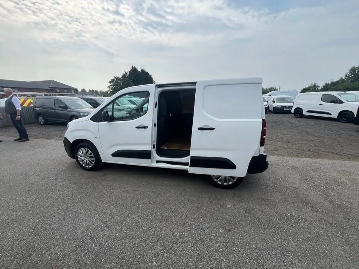 2021-peugeot-partner-15-bluehdi-1000-professional-100ps-eu6dt-panel-big-8