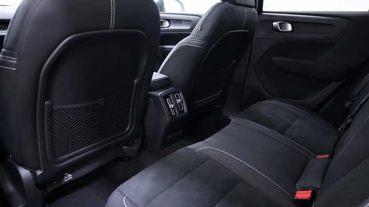 2022-volvo-c40-e-twin-recharge-pro-big-24