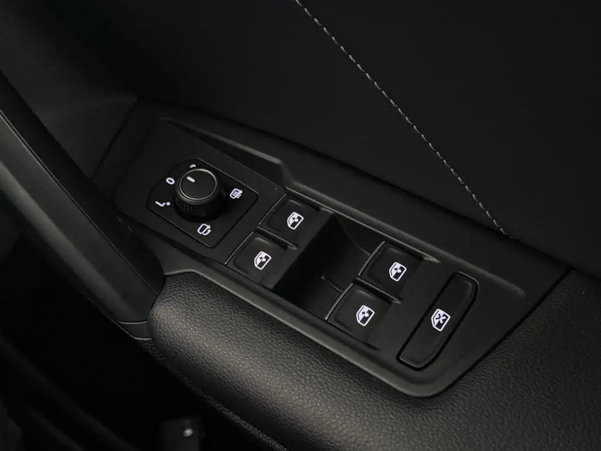 2021-volkswagen-tiguan-15-tsi-r-line-big-24