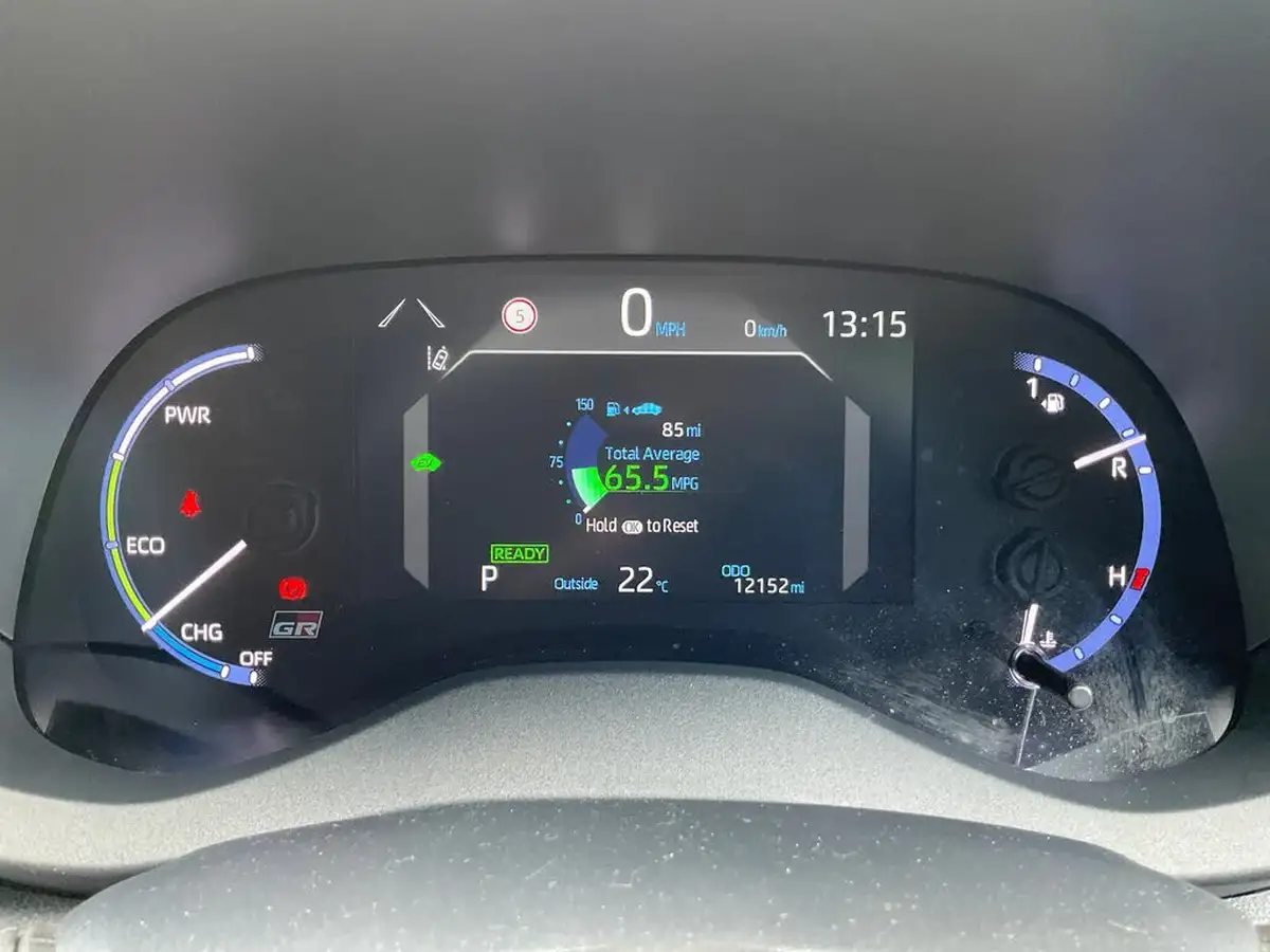 2023-toyota-yaris-cross-15-vvt-i-gr-sport-big-14