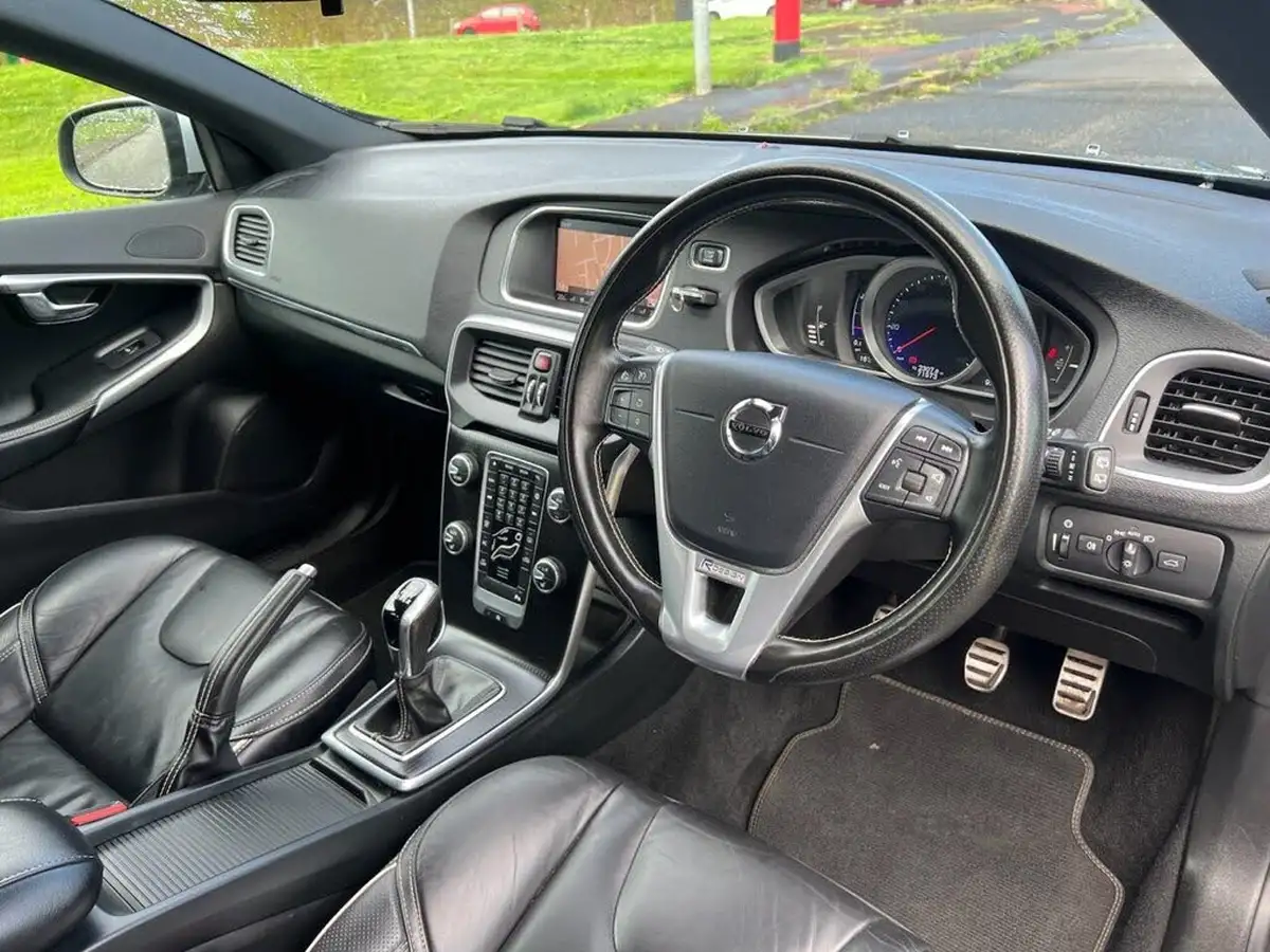 2018-volvo-v40-20td-d2-r-design-pro-big-19