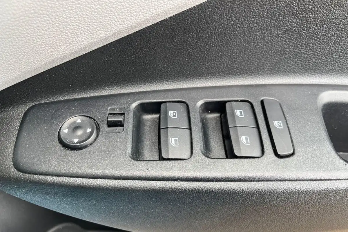 2021-hyundai-i10-10-premium-big-12